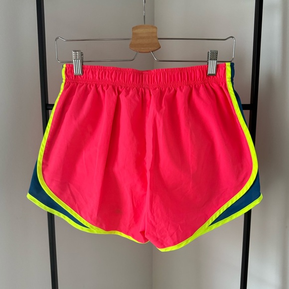 Bundle of 4 Women’s Nike Shorts, size M - Picture 9 of 9